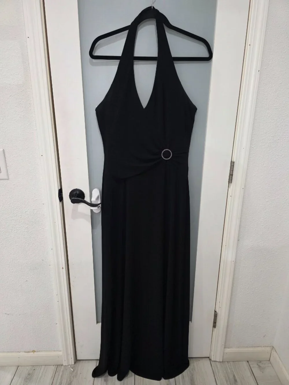 Laundry by Shelli Segal Black Halter Formal Gown – Size 10 – Deep V Neck - Picture 2 of 12